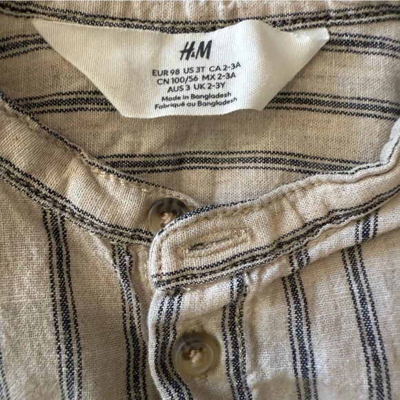 Bundle of boy neutral H&M and old navy shirts - Picture 10 of 14